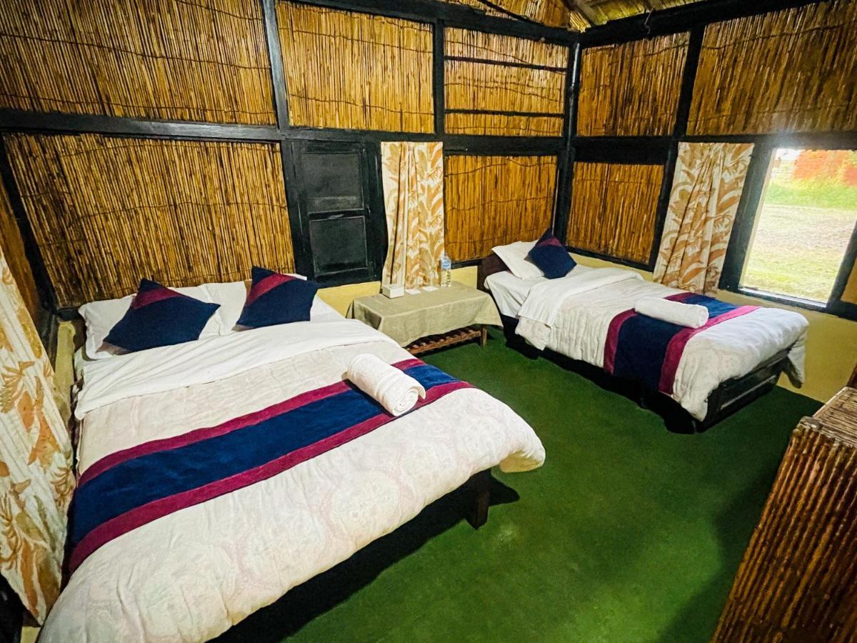 Hotel Tharu Garden, Sauraha Exterior foto