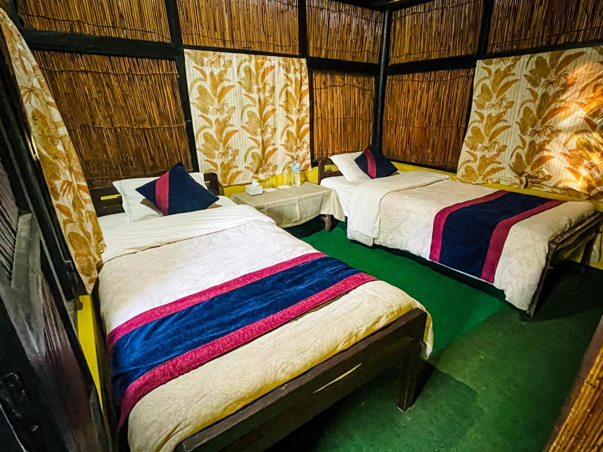 Hotel Tharu Garden, Sauraha Exterior foto