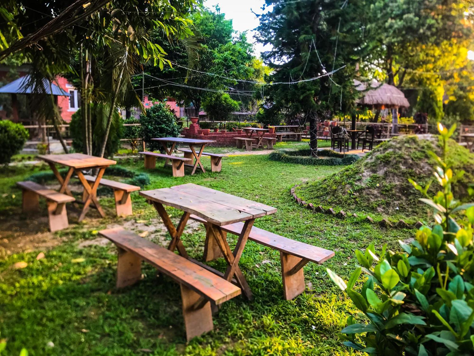 Hotel Tharu Garden, Sauraha Exterior foto